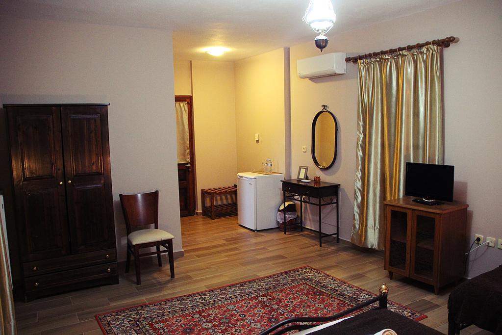 Hotel Prasino Horio Arnaía Esterno foto